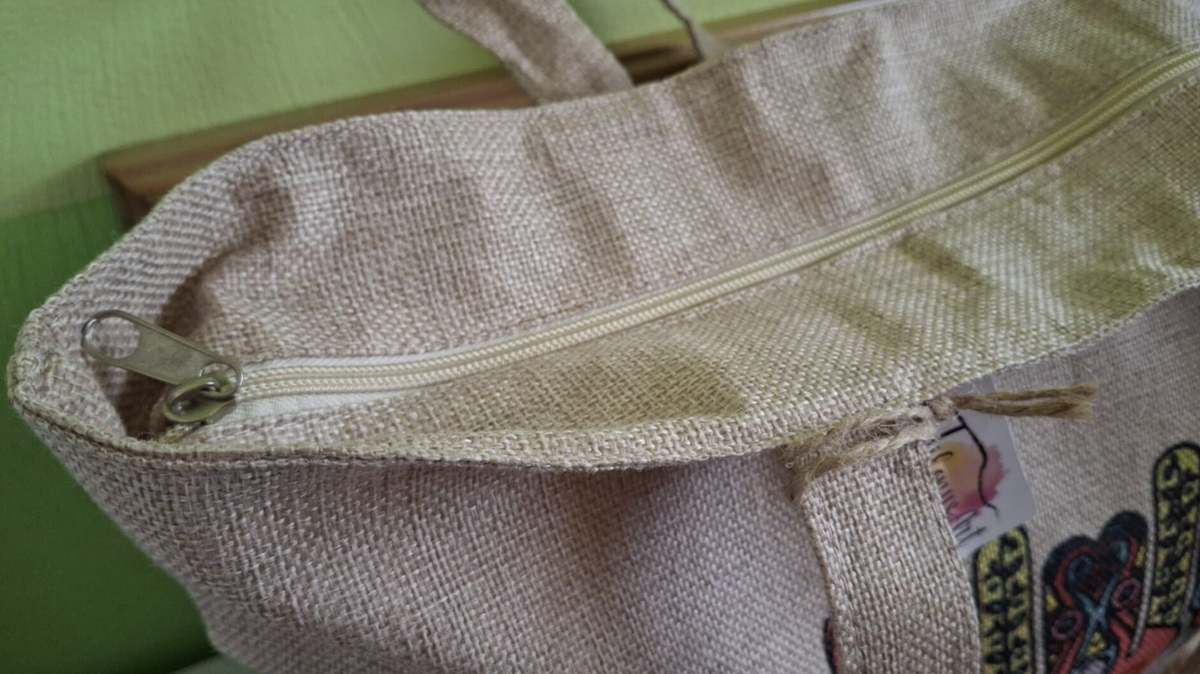 Bolso de Tela “OM” – Espíritu y Estilo en Movimiento